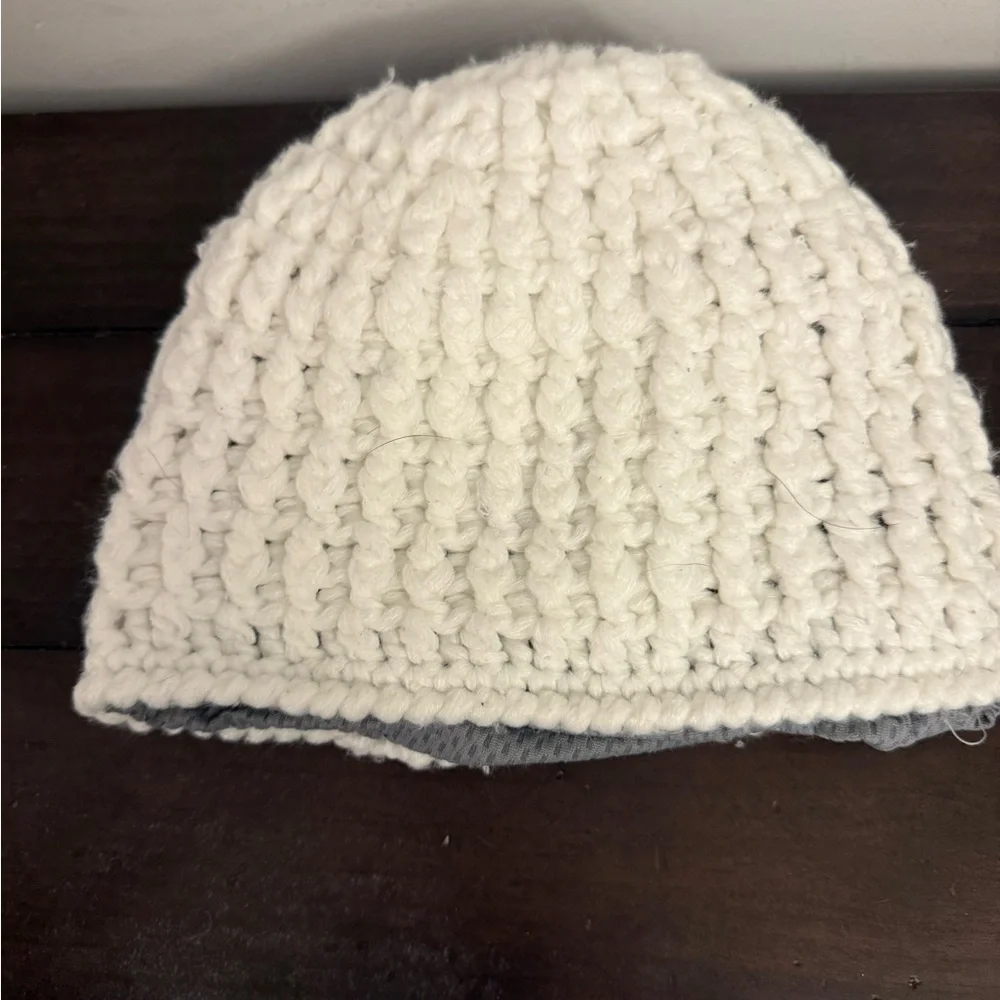 Under Armour Youth White Chunky Knit Beanie Winter Hat